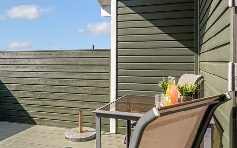 Eida - 400M from the Sea: Meubilair, Interieur Ontwerp, Hout, Plafond, Flooring, Verdieping, Houten Vloer, Keuken En Eettafel, Tafel, Lichte Inrichting