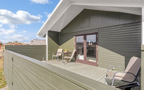 Eida - 400M from the Sea: Meubilair, Interieur Ontwerp, Hout, Plafond, Flooring, Verdieping, Houten Vloer, Keuken En Eettafel, Tafel, Lichte Inrichting
