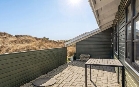 Eida - 400M from the Sea: Meubilair, Interieur Ontwerp, Hout, Plafond, Flooring, Verdieping, Houten Vloer, Keuken En Eettafel, Tafel, Lichte Inrichting