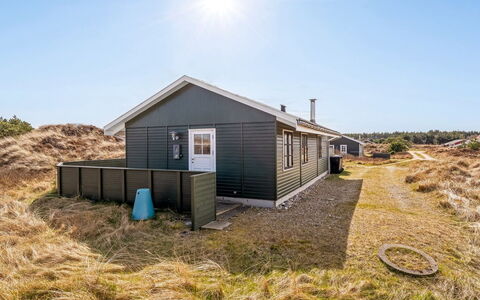 Eida - 400M from the Sea: Meubilair, Interieur Ontwerp, Hout, Plafond, Flooring, Verdieping, Houten Vloer, Keuken En Eettafel, Tafel, Lichte Inrichting