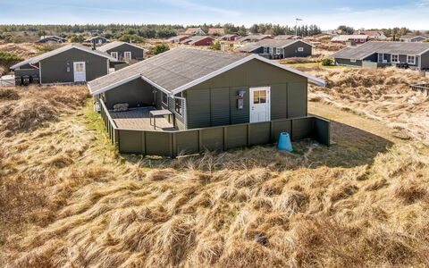 Eida - 400M from the Sea: Meubilair, Interieur Ontwerp, Hout, Plafond, Flooring, Verdieping, Houten Vloer, Keuken En Eettafel, Tafel, Lichte Inrichting