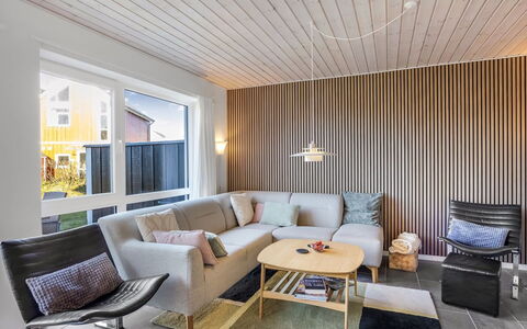 Annakarin - 1.2Km from the Sea: Interieur Ontwerp, Flooring, Muur, Meubilair, Hout, Verdieping, Plafond, Bankstel, Woonkamer, Huis