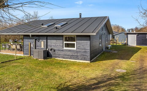 Nanook - 750M to the Fjord: Meubilair, Hout, Interieur Ontwerp, Flooring, Verdieping, Stoel, Kamer, Plafond, Woonkamer, Appartement