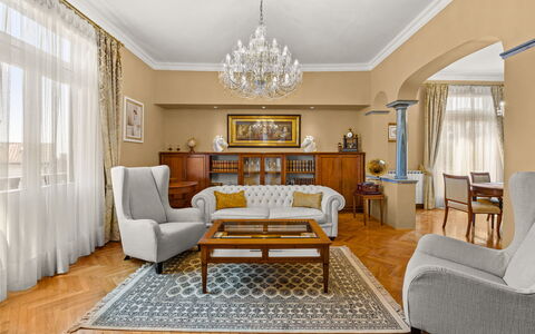Apartment Noa Opatjia: Meubilair, Interieur Ontwerp, Flooring, Verdieping, Bankstel, Hout, Plafond, Tafel, Woonkamer, Kamer