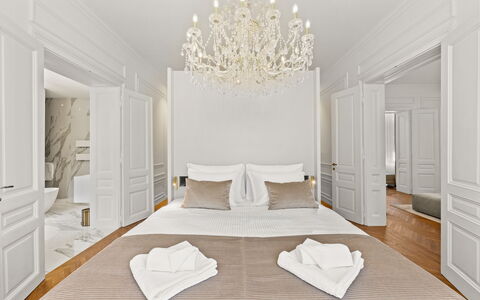 Apartment Nia Opatjia: Interieur Ontwerp, Verdieping, Flooring, Plafond, Slaapkamer, Verlichting, Bed, Appartement, Huis, Bedding