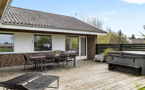 Mikkelina - 1.7Km from the Sea: Hout, Huis, Huis, Dak, Meubilair, Veranda, Verdieping, Deur, Hardwood, Verblijf
