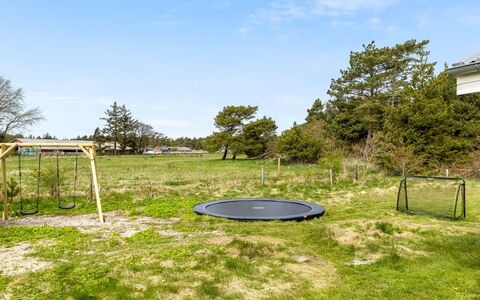 Mikkelina - 1.7Km from the Sea: Gras, Plain, Land Lot, Gazon, Weide, Tuin, Schaduw, Park, Pasture, Werf