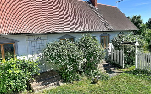 Melösa: Huis, Struik, Dak, Verblijf, Woongebied, Huis, Land Lot, Tuin, Hek