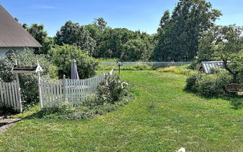 Melösa: Struik, Tuin, Land Lot, Gazon, Groundcover, Verblijf, Hek, Backyard