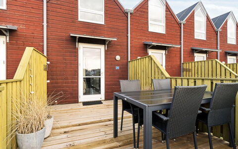 Pejo - 10M from the Sea: Hout, Siding, Beits, Werf, Stoel, Hardwood, Buitenmeubels, Trap, Dek, Plank