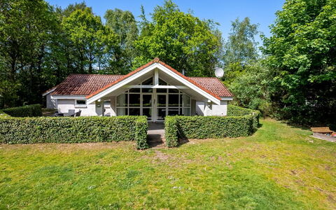 Antoinetta - 350M from the Sea: Struik, Huis, Huis, Dak, Verblijf, Landgoed, Gazon, Tuin, Boerderij, Landscaping