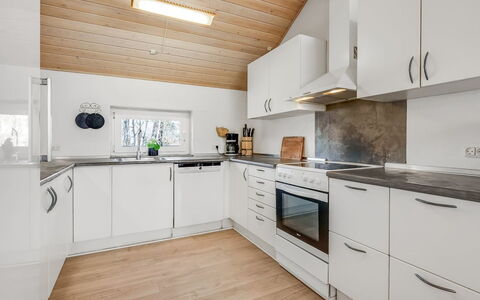 Antoinetta - 350M from the Sea: Hout, Flooring, Plafond, Interieur Ontwerp, Keuken, Countertop, Huis, Houten Vloer, Verdieping, Kamer