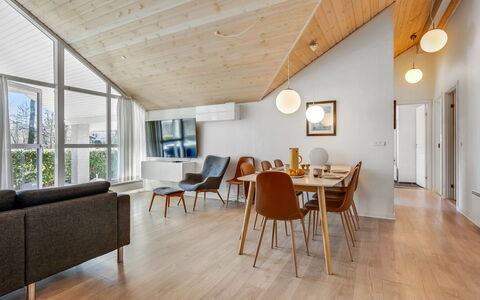 Antoinetta - 350M from the Sea: Interieur Ontwerp, Flooring, Verdieping, Plafond, Houten Vloer, Meubilair, Hout, Bankstel, Woonkamer, Lichte Inrichting