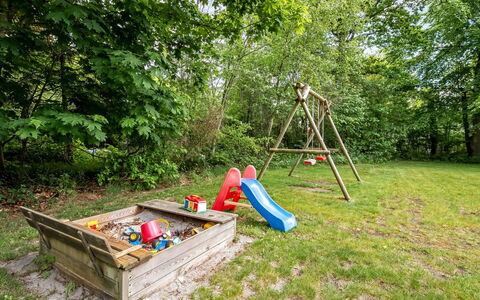 Antoinetta - 350M from the Sea: Speeltoestel, Tuin, Dia Van De Speelplaats, Vrije Tijd, Recreatie, Speelplaats, Backyard, Park, Chute