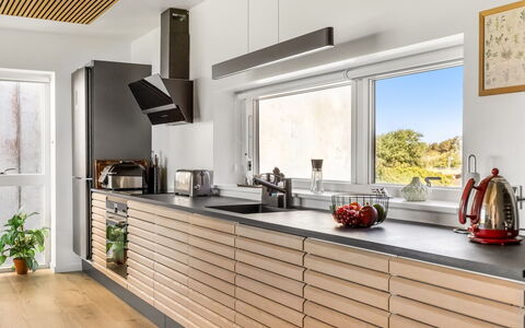 Nadua - 25M from the Sea: Keuken, Hout, Flooring, Interieur Ontwerp, Meubilair, Countertop, Toestel Van De Keuken, Huishoudapparatuur, Cabinetry