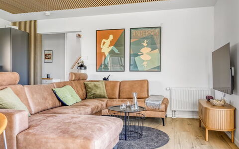 Nadua - 25M from the Sea: Meubilair, Interieur Ontwerp, Verdieping, Flooring, Bankstel, Muur, Houten Vloer, Woonkamer, Hout, Plafond