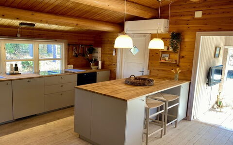 Sorja - 170M from the Sea: Keuken, Countertop, Flooring, Meubilair, Hout, Cabinetry, Toestel Van De Keuken, Interieur Ontwerp, Verdieping, Plafond