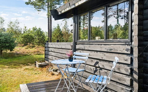 Sorja - 170M from the Sea: Meubilair, Hout, Interieur Ontwerp, Flooring, Verdieping, Stoel, Kamer, Plafond, Woonkamer, Appartement