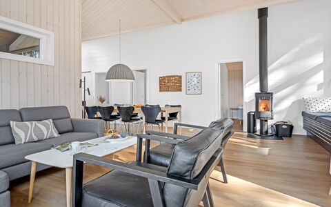 Frudde - 500M from the Sea: Interieur Ontwerp, Meubilair, Flooring, Hout, Verdieping, Bankstel, Woonkamer, Plafond, Houten Vloer, Kamer