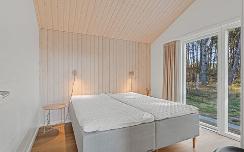 Frudde - 500M from the Sea: Hout, Flooring, Verdieping, Plafond, Slaapkamer, Hardwood, Houten Vloer, Linens, Plank, Bed