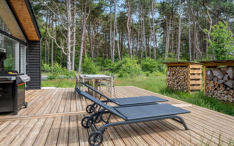 Frudde - 500M from the Sea: Hout, Buitenmeubels, Meubilair, Hardwood, Groundcover, Tuin, Plank, Dek, Buitentafel, Houten Vloer