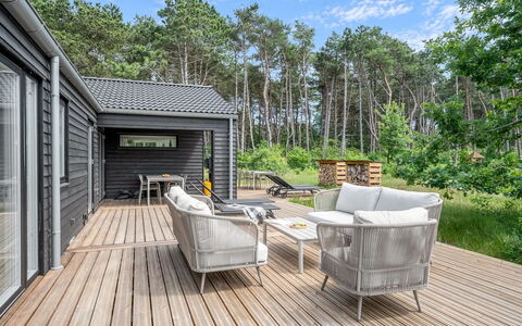 Frudde - 500M from the Sea: Hout, Siding, Dek, Verblijf, Hardwood, Garden Gebouwen, Plank, Tuin, Veranda, Blokhut