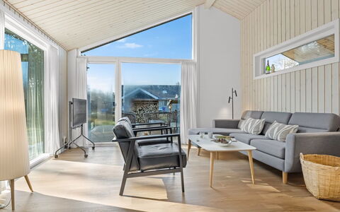 Frudde - 500M from the Sea: Interieur Ontwerp, Hout, Meubilair, Woonkamer, Bankstel, Flooring, Plafond, Huis, Verdieping, Kamer