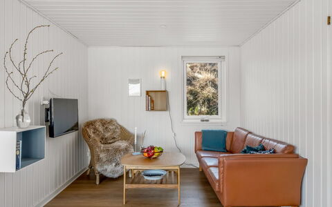 Aiden - 650M from the Sea: Meubilair, Hout, Interieur Ontwerp, Flooring, Verdieping, Stoel, Kamer, Plafond, Woonkamer, Appartement