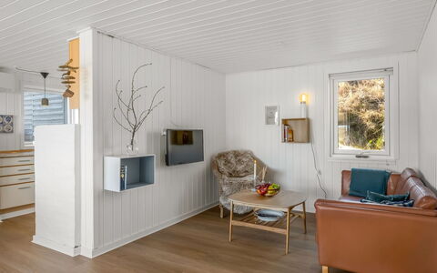 Aiden - 650M from the Sea: Meubilair, Hout, Interieur Ontwerp, Flooring, Verdieping, Stoel, Kamer, Plafond, Woonkamer, Appartement