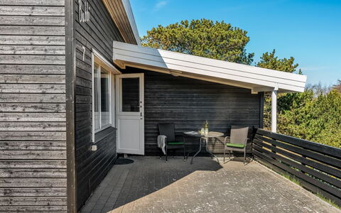 Aiden - 650M from the Sea: Meubilair, Hout, Interieur Ontwerp, Flooring, Verdieping, Stoel, Kamer, Plafond, Woonkamer, Appartement