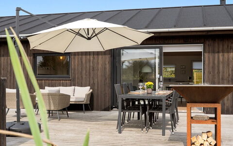 Minka - 500M from the Sea: Meubilair, Hout, Interieur Ontwerp, Flooring, Verdieping, Stoel, Kamer, Plafond, Woonkamer, Appartement