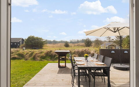Minka - 500M from the Sea: Meubilair, Hout, Interieur Ontwerp, Flooring, Verdieping, Stoel, Kamer, Plafond, Woonkamer, Appartement