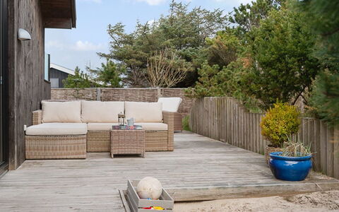 Minka - 500M from the Sea: Meubilair, Hout, Interieur Ontwerp, Flooring, Verdieping, Stoel, Kamer, Plafond, Woonkamer, Appartement
