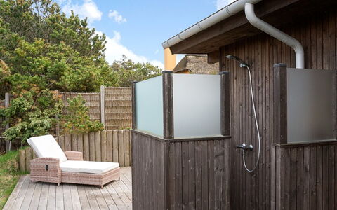 Minka - 500M from the Sea: Meubilair, Hout, Interieur Ontwerp, Flooring, Verdieping, Stoel, Kamer, Plafond, Woonkamer, Appartement