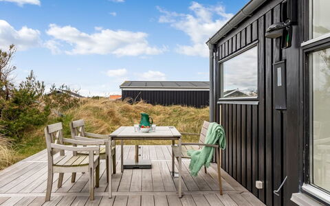 Enni - 350M from the Sea: Meubilair, Hout, Interieur Ontwerp, Flooring, Verdieping, Stoel, Kamer, Plafond, Woonkamer, Appartement