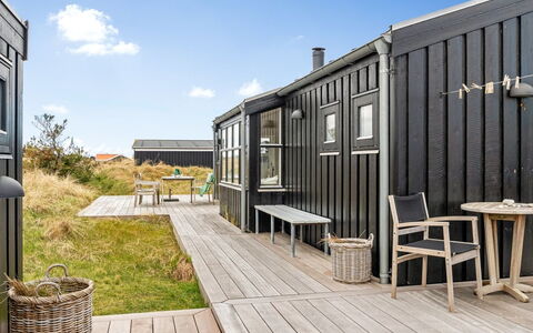 Enni - 350M from the Sea: Meubilair, Hout, Interieur Ontwerp, Flooring, Verdieping, Stoel, Kamer, Plafond, Woonkamer, Appartement