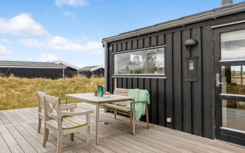 Enni - 350M from the Sea: Meubilair, Hout, Interieur Ontwerp, Flooring, Verdieping, Stoel, Kamer, Plafond, Woonkamer, Appartement