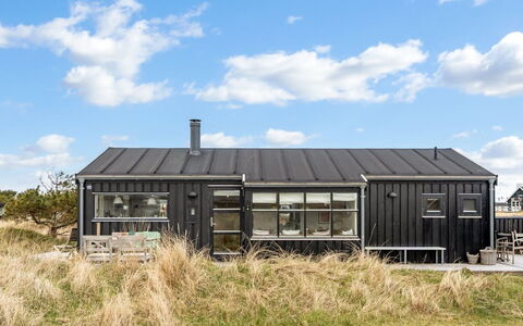 Enni - 350M from the Sea: Meubilair, Hout, Interieur Ontwerp, Flooring, Verdieping, Stoel, Kamer, Plafond, Woonkamer, Appartement