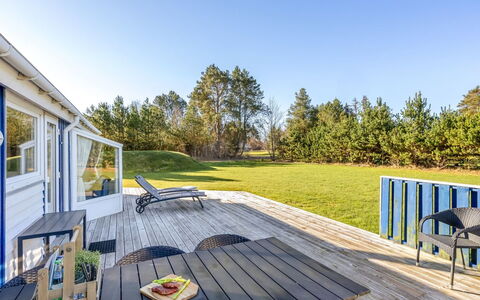 Nedzad - 500M from the Sea: Huis, Dak, Huis, Verblijf, Struik, Groundcover, Landgoed, Boerderij, Siding, Garden Gebouwen