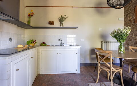 Maison Badia a Passignano: Muur, Interieur Ontwerp, Flooring, Hout, Meubilair, Countertop, Keuken, Verdieping, Cabinetry, Loodgieterswerkinrichting