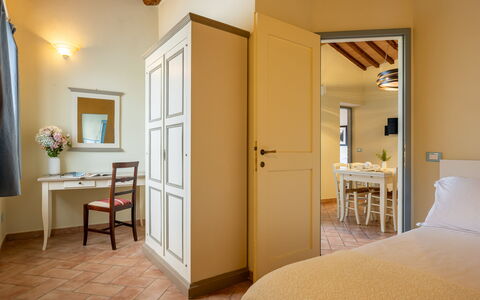 Casa Stella Serena, Casole D'Elsa, Pool: Interieur Ontwerp, Muur, Plafond, Kamer, Verdieping, Flooring, Meubilair, Slaapkamer, Verlichting, Huis