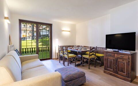 Villa Adele: Interieur Ontwerp, Flooring, Plafond, Verdieping, Meubilair, Bankstel, Kamer, Appartement, Woonkamer