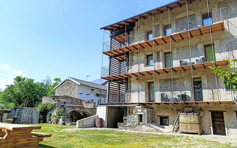 Valtellina 646: Water, Boom, Zwembad, Toevlucht, Tuin, Eco Hotel, Schaduw, Landscaping, Tropen