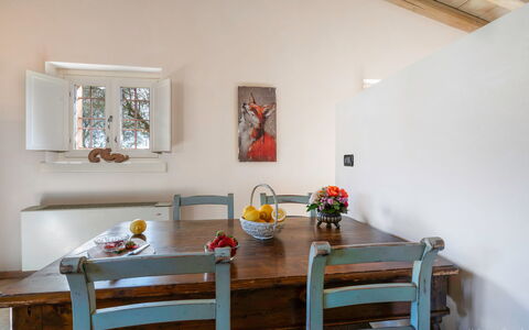 Preseglie Lake Garda: Meubilair, Interieur Ontwerp, Muur, Flooring, Hout, Tafel, Plafond, Keuken En Eettafel, Verdieping, Eetkamer