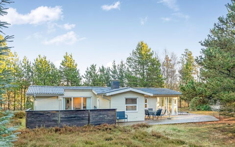 Neval - 150M from the Sea: Hout, Tuin, Backyard, Land Lot, Huis, Dak, Schaduw, Dek, Hardwood, Werf