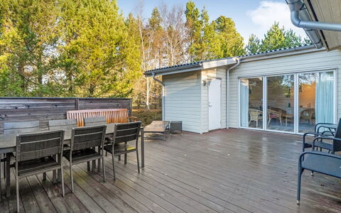 Neval - 150M from the Sea: Hout, Tuin, Backyard, Land Lot, Huis, Dak, Schaduw, Dek, Hardwood, Werf