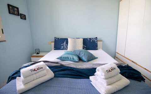 Celeste'S House in Torre Dell'Orso: Meubilair, Bed, Slaapkamer, Interieur Ontwerp, Laken, Bedding, Kamer, Linens, Verdieping, Textiel