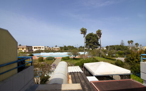 Celeste'S House in Torre Dell'Orso: Woongebied, Schaduw, Landgoed, Toevlucht, Hacienda, Landscaping, Villa, Eco Hotel, Zwembad
