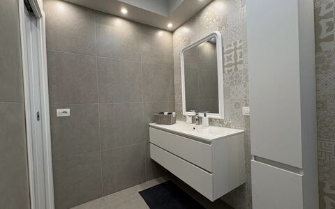 Casa Amare: Flooring, Muur, Interieur Ontwerp, Verdieping, Loodgieterswerkinrichting, Wastafel In De Badkamer, Badkamerkast, Badkamer, Wastafel, Plafond
