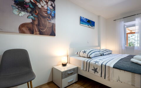 Hidden Hill: Bed, Meubilair, Interieur Ontwerp, Slaapkamer, Bedding, Laken, Muur, Kamer, Verdieping, Hout